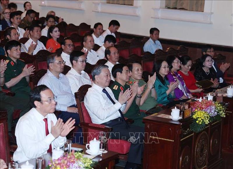 Tổng Bí thư Tô Lâm dự Chương trình hòa nhạc đặc biệt "Bản giao hưởng hòa bình"