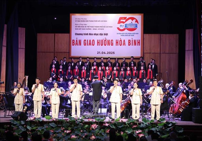 Tổng Bí thư Tô Lâm dự Chương trình hòa nhạc đặc biệt "Bản giao hưởng hòa bình"