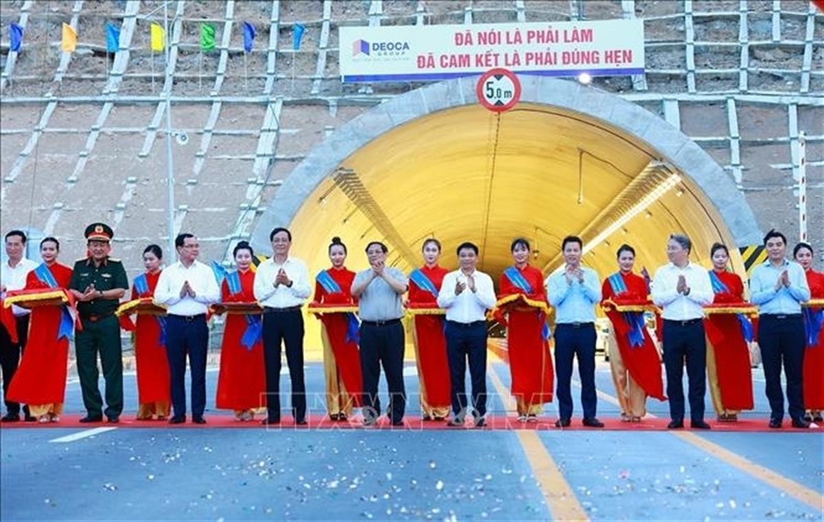 Khánh thành 2 tuyến cao tốc Cam Lâm - Vĩnh Hảo và Diễn Châu - Bãi Vọt