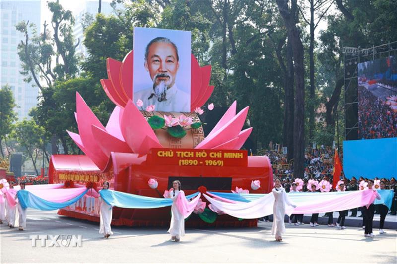 Hào hùng Lễ diễu binh, diễu hành kỷ niệm 50 năm thống nhất đất nước Hào hùng Lễ diễu binh, diễu hành kỷ niệm 50 năm thống nhất đất nước